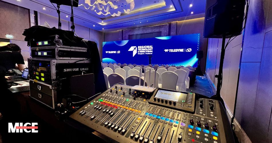 wireless microphone rental in bangkok for corporate event, available through reliable rental services