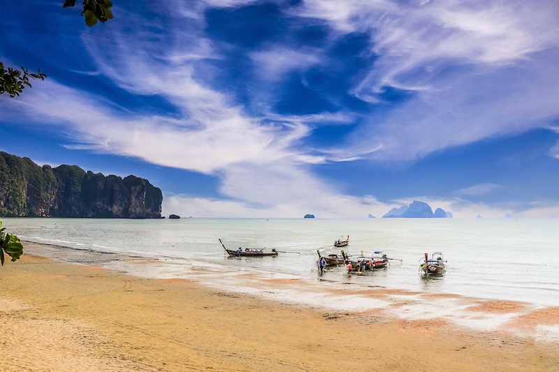 Limestone cliffs and emerald water in Krabi, dramatic scenery for team-building and incentives